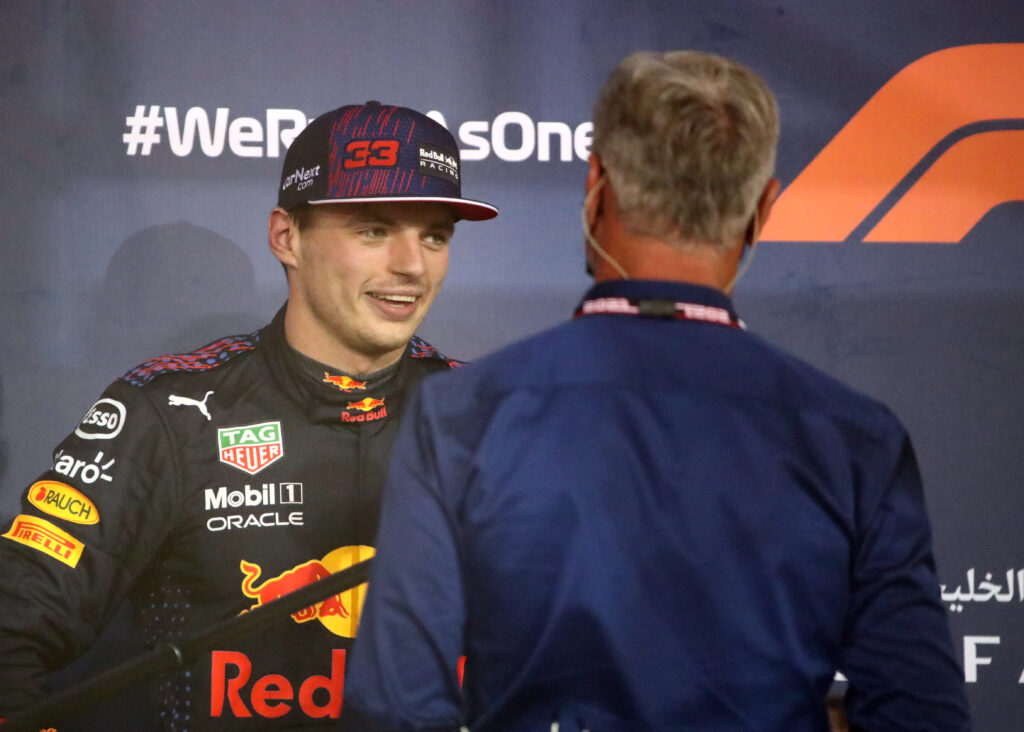 Verstappen dá entrevista após a pole (Beto Issa)