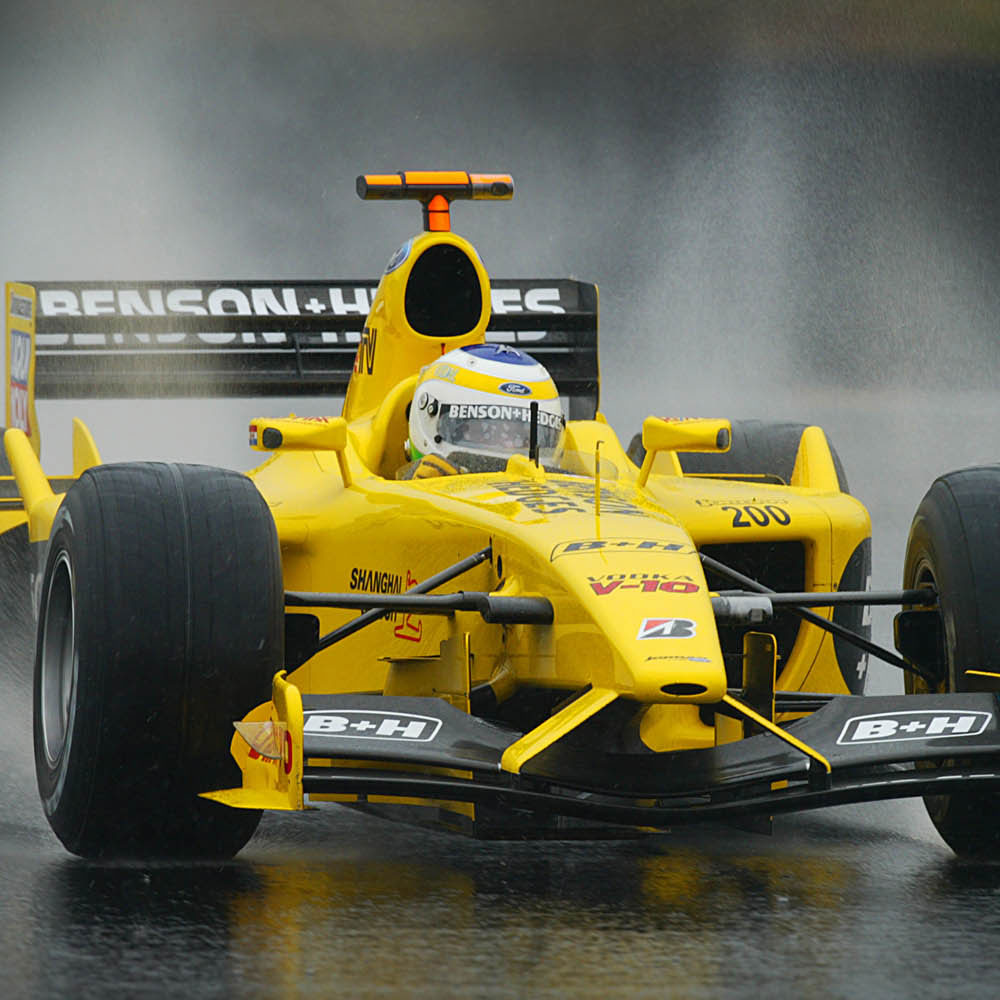Giancarlo Fisichella guia na chuva