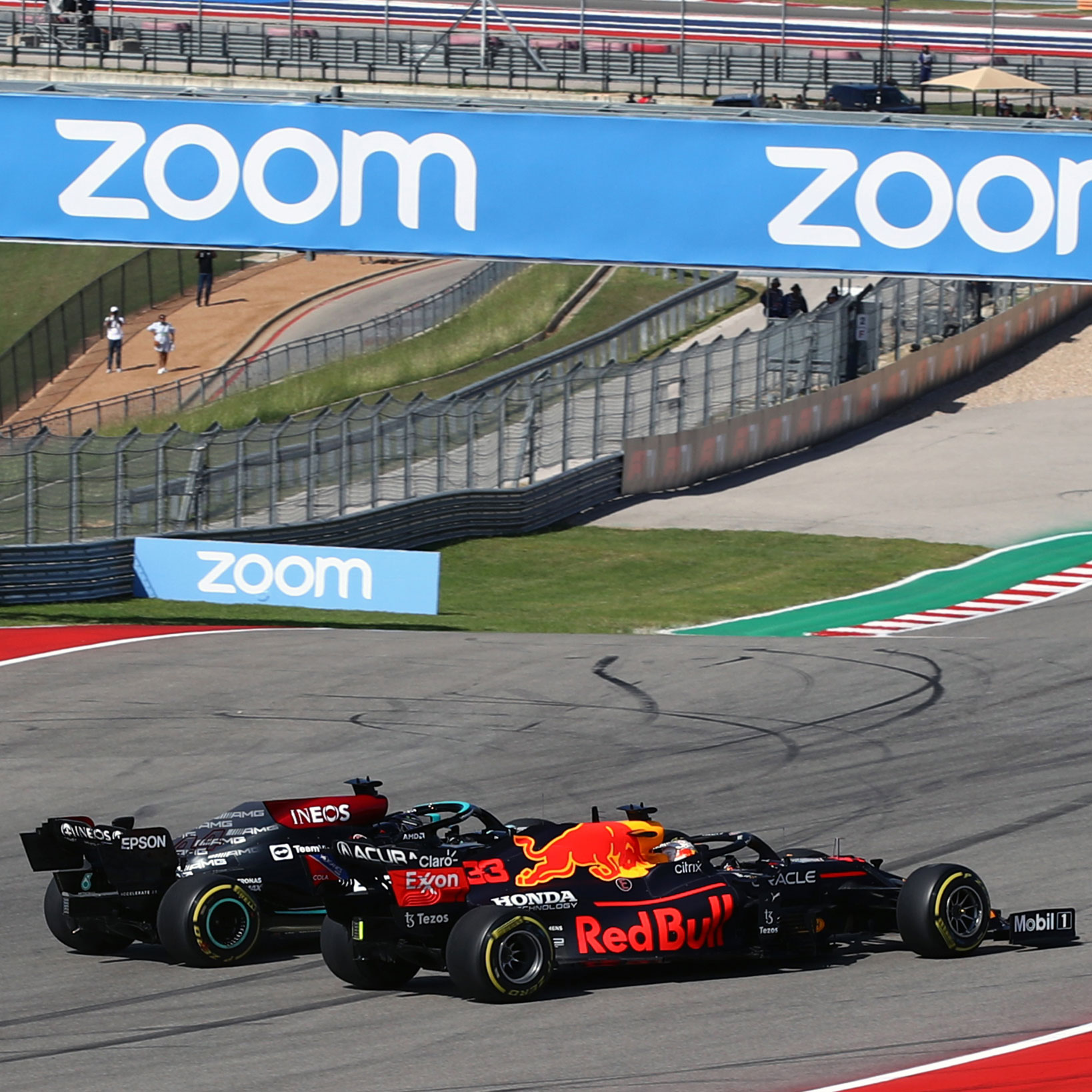 Imagem mostra Lewis Hamilton e Max Verstappen no GP dos EUA